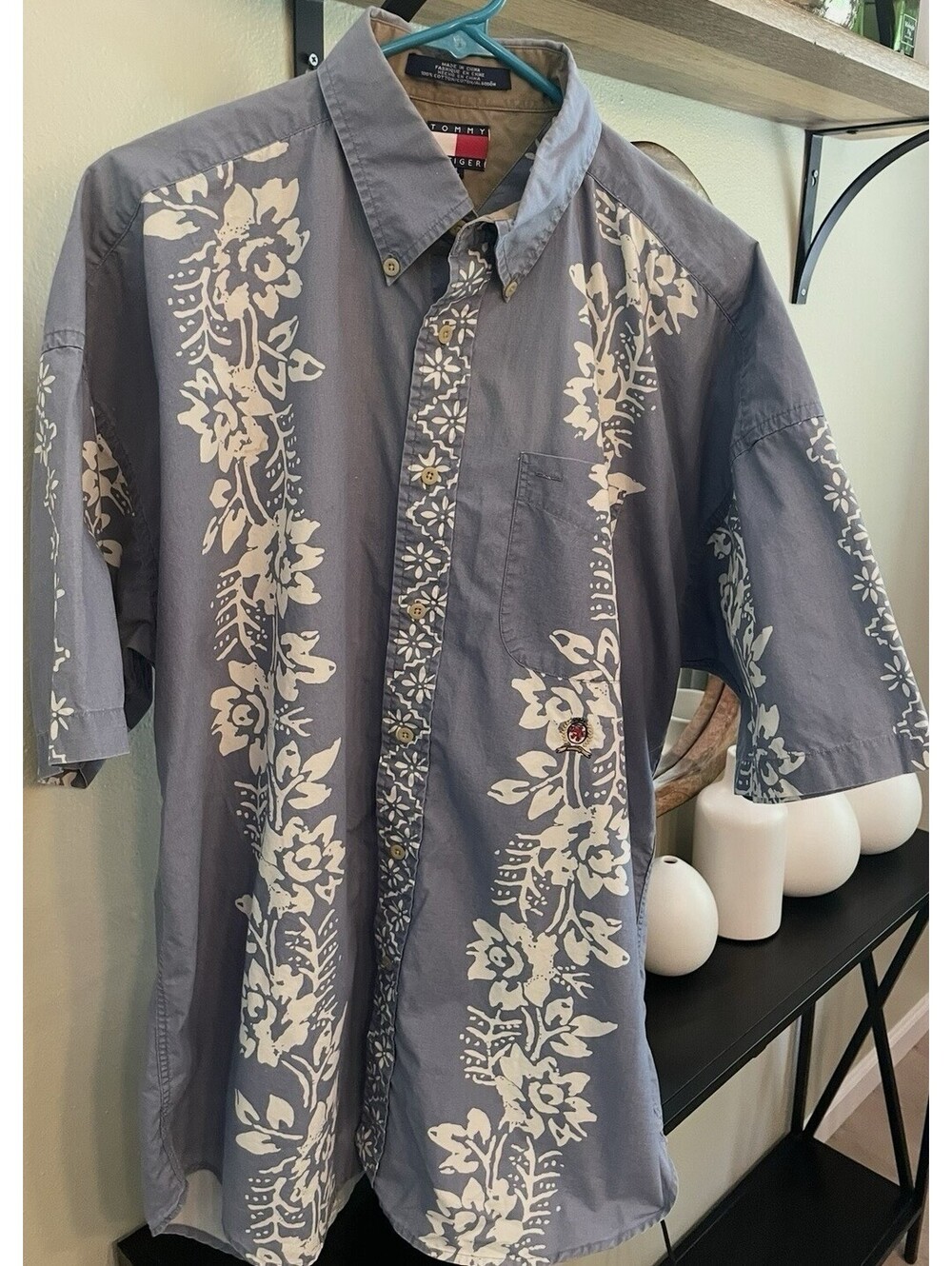 Vintage Men’s Tommy Hilfiger Button Down Tropical Floral Shirt Size Medium
